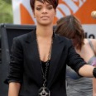 Rihanna_1231373153_2 - rihanna