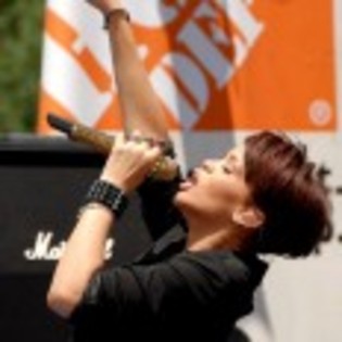 Rihanna_1231373174_3 - rihanna