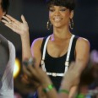 Rihanna_1231373190_1 - rihanna