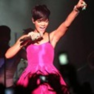 Rihanna_1231373256_1 - rihanna