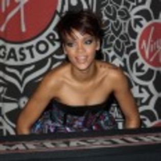 Rihanna_1231373325_4 - rihanna