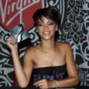 Rihanna_1231373342_0 - rihanna