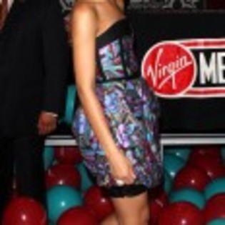 Rihanna_1231373343_1 - rihanna