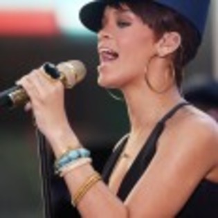 Rihanna_1231373366_4 - rihanna