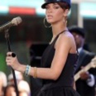 Rihanna_1231373390_1 - rihanna