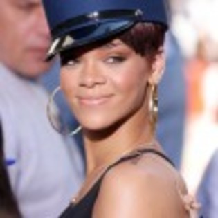 Rihanna_1231373409_1 - rihanna
