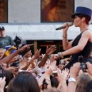 Rihanna_1231373519_2 - rihanna