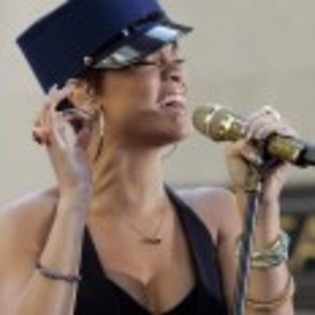 Rihanna_1231373563_4 - rihanna