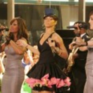 Rihanna_1231373632_0 - rihanna