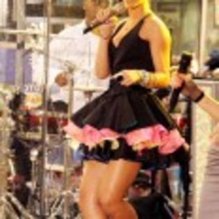 Rihanna_1231373632_1 - rihanna