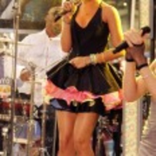 Rihanna_1231373678_1 - rihanna