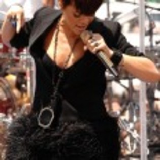 Rihanna_1231373697_1 - rihanna