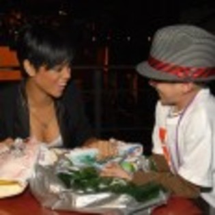 Rihanna_1231373868_3 - rihanna