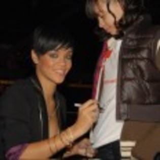 Rihanna_1231373909_1 - rihanna