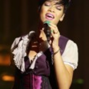 Rihanna_1231373932_3 - rihanna