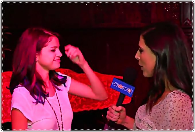 Reporter: Buna Selena ne poti acorda cateva min? S: Buna..sigur ca da... - xX Episodul 11 Xx