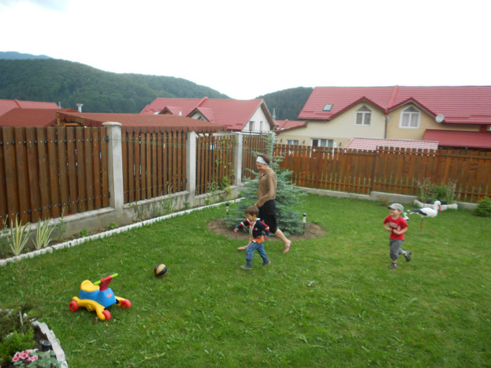 joc fotbal cu Matei vecinul