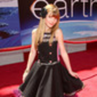 bella-thorne-306772l-thumbnail_gallery - BELLE 2012