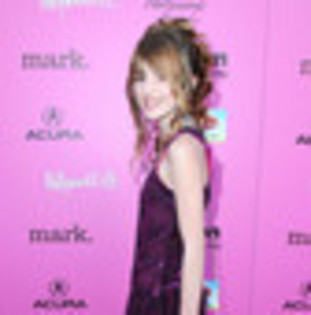 bella-thorne-570109l-thumbnail_gallery