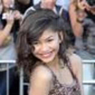 zendaya-coleman-260332l-thumbnail_gallery