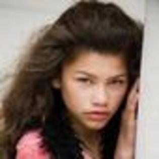 zendaya-coleman-861181l-thumbnail_gallery