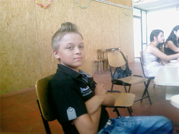 justin biberon de romania - At school