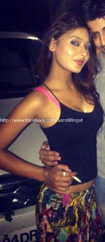 303517_241845372585561_487207661_n - sara khan10