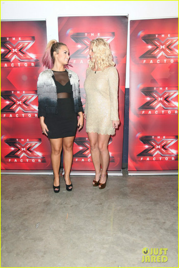 britney-spears-demi-lovato-san-francisco-x-factor-auditions-01