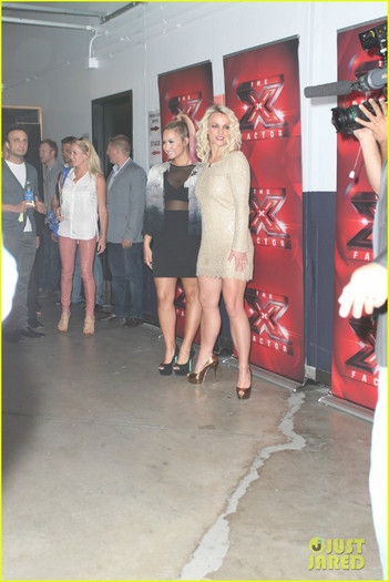 britney-spears-demi-lovato-san-francisco-x-factor-auditions-04 - Britney Spears and Demi Lovato X Factor San Francisco Auditions