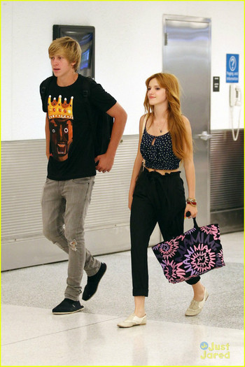 bella-thorne-miami-landing-05 - Bella Thorne Makes It To Miami