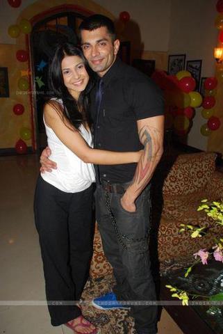 598550_305620119530546_276849252_n - jennifer winget 6