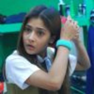 110242-sara-getting-ready-in-bigg-boss-4-house - sara khan10