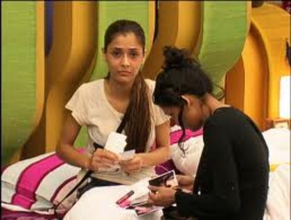 imagesCACWT7S0 - sara khan10