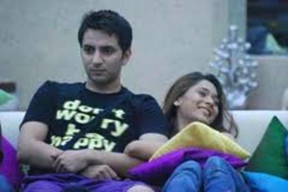 imagesCAFNDC2H - sara khan10
