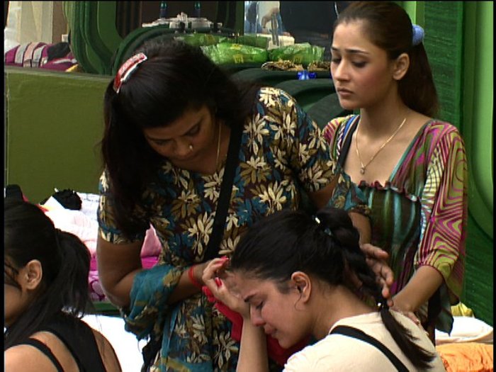 58110_123433931045155_121313854590496_116741_640378_n - sara khan10