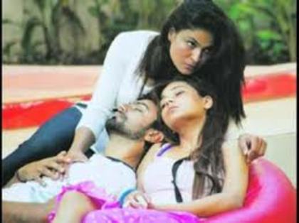 imagesCA0OCJKI - sara khan11