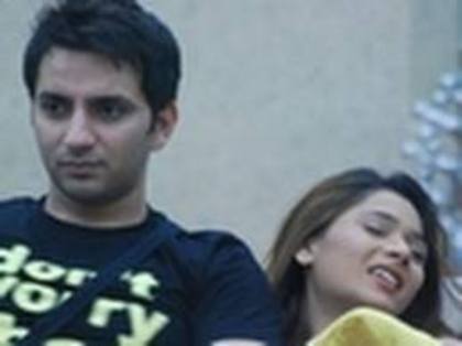 imagesCASOMMST - sara khan11