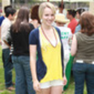 bridgit-mendler-365258l-thumbnail_gallery