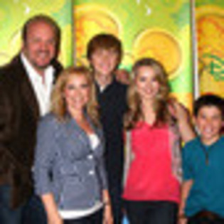 good-luck-charlie-494958l-thumbnail_gallery