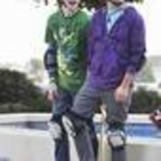 zeke-and-luther-262755l-thumbnail_gallery
