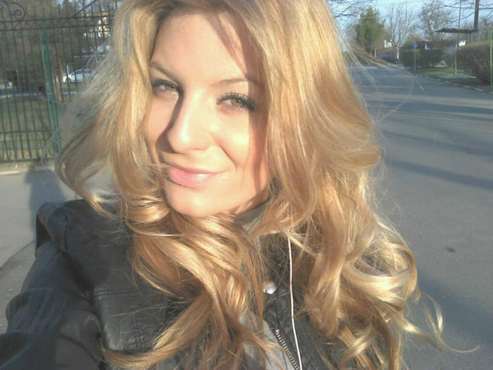 [da buzna in camera Ancai]: Ce face piscotelul meu preferat? - x - Piscotsel Room - x