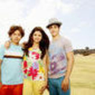 wizards-of-waverly-place-the-movie-164819l-thumbnail_gallery - Magicieni din waverly place
