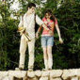 wizards-of-waverly-place-the-movie-164951l-thumbnail_gallery - Magicieni din waverly place