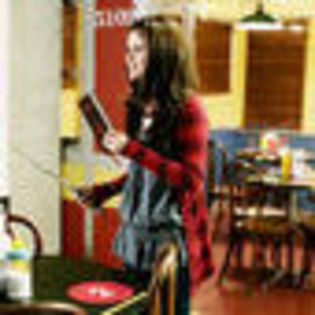 wizards-of-waverly-place-the-movie-297191l-thumbnail_gallery - Magicieni din waverly place