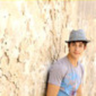wizards-of-waverly-place-the-movie-474872l-thumbnail_gallery - Magicieni din waverly place