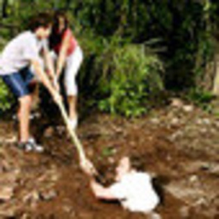 wizards-of-waverly-place-the-movie-538419l-thumbnail_gallery - Magicieni din waverly place
