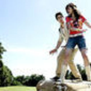 wizards-of-waverly-place-the-movie-773974l-thumbnail_gallery