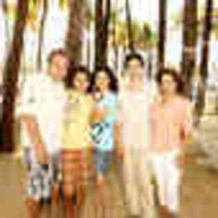 wizards-of-waverly-place-the-movie-852183l-thumbnail_gallery