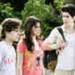 wizards-of-waverly-place-the-movie-875157l-thumbnail_gallery