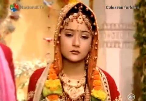 554826_242985352471563_367467677_n - sara khan11